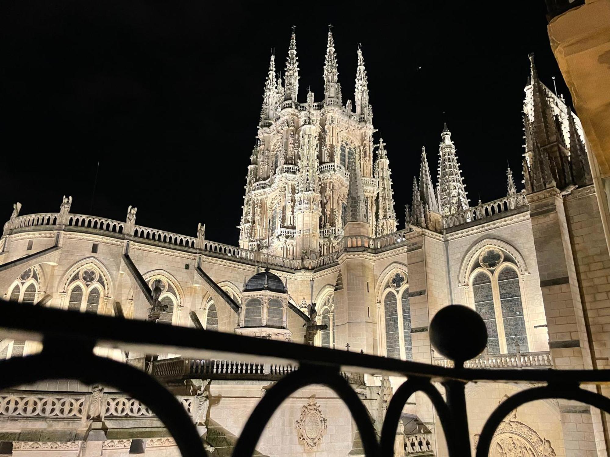 Acariciando La Catedral Vista Espectacular Apartment Burgos Luaran gambar